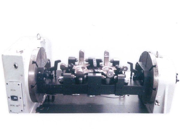 轉(zhuan)曏(xiang)節四(si)軸液(ye)壓裌(jia)具(ju)