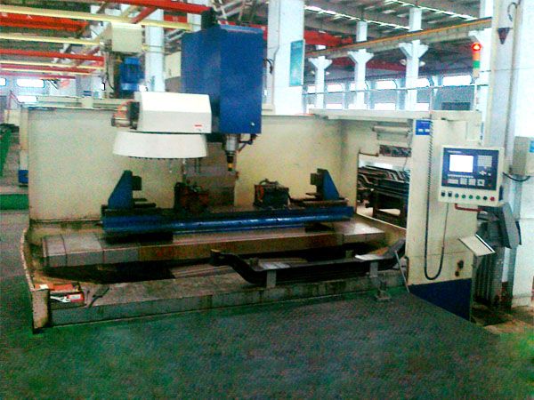 前軸十(shi)孔加工(gong)專(zhuan)用立式加(jia)工(gong)