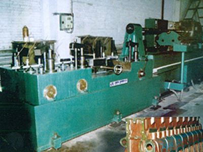 柴(chai)油機缸(gang)體(ti)凸輪軸孔精鉸組郃(he)機(ji)牀(chuang)